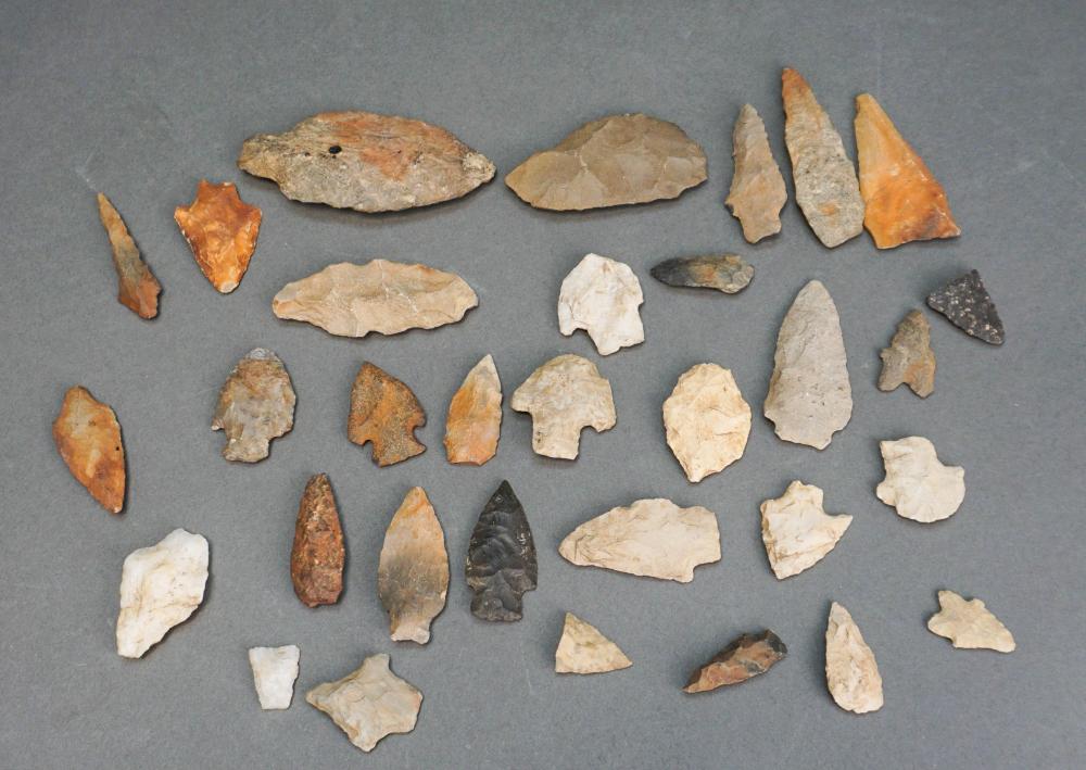 COLLECTION OF KNAPPED FLINT AND 32b2b5