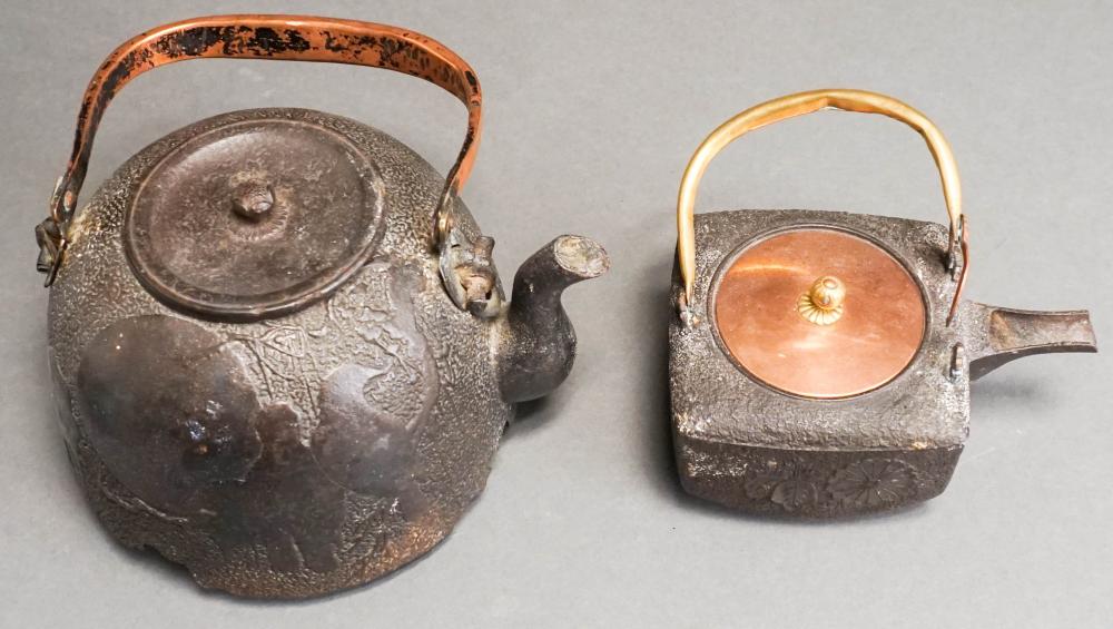 TWO JAPANESE IRON TETSUBIN TEAPOTSTwo