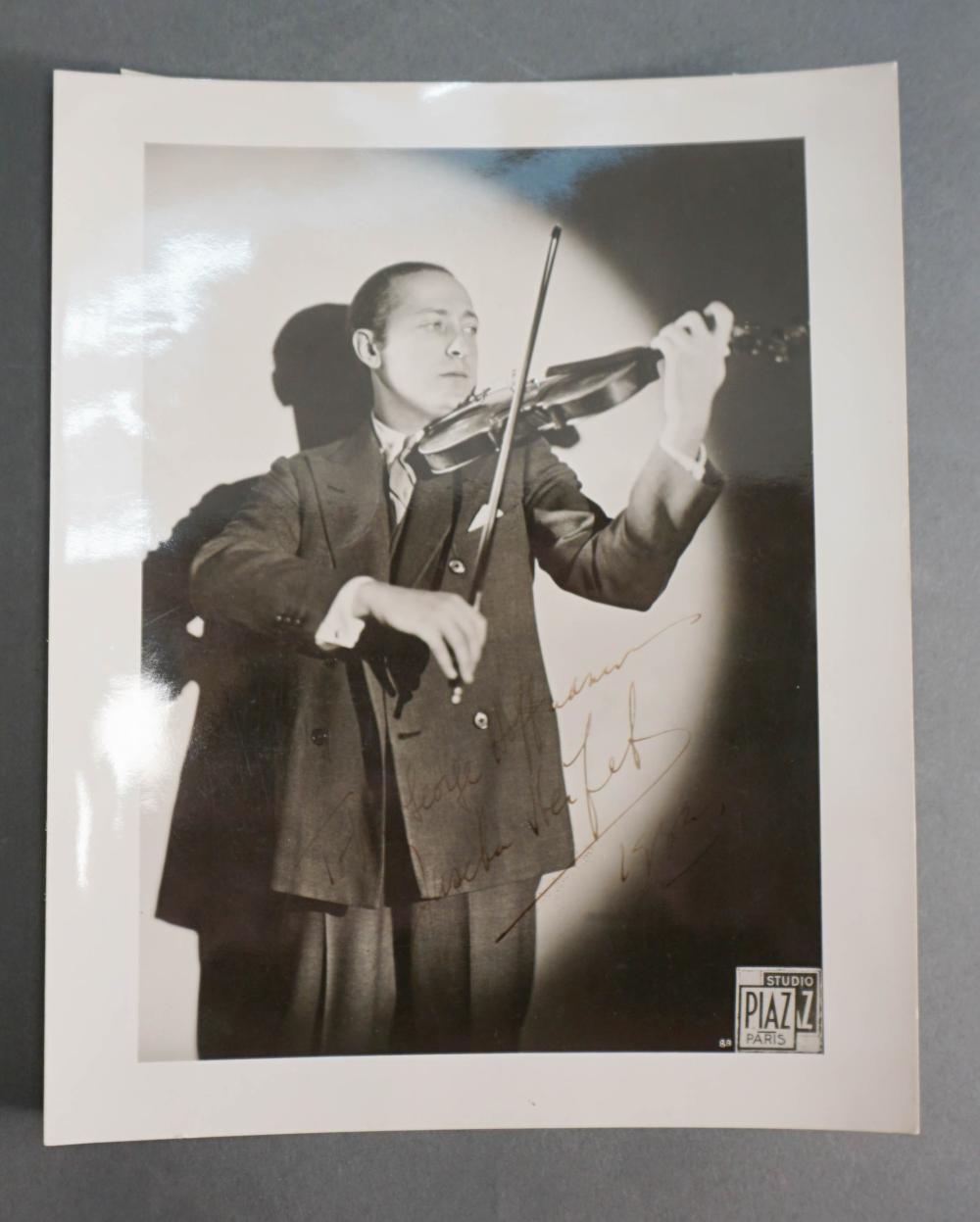 SIGNED PHOTOGRAPH OF JASCHA HEIFETZ