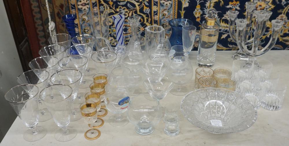 COLLECTION OF GLASSWARE INCLUDING 32b388