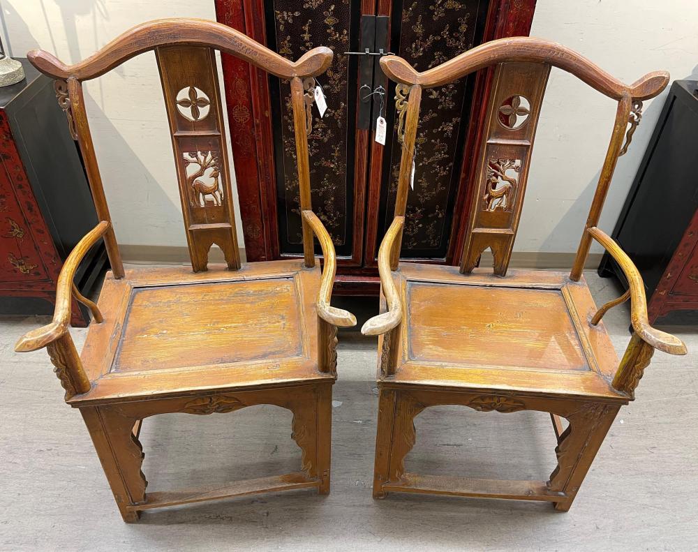 PAIR OF CHINESE ELMWOOD OFFICIAL S 32b3fa
