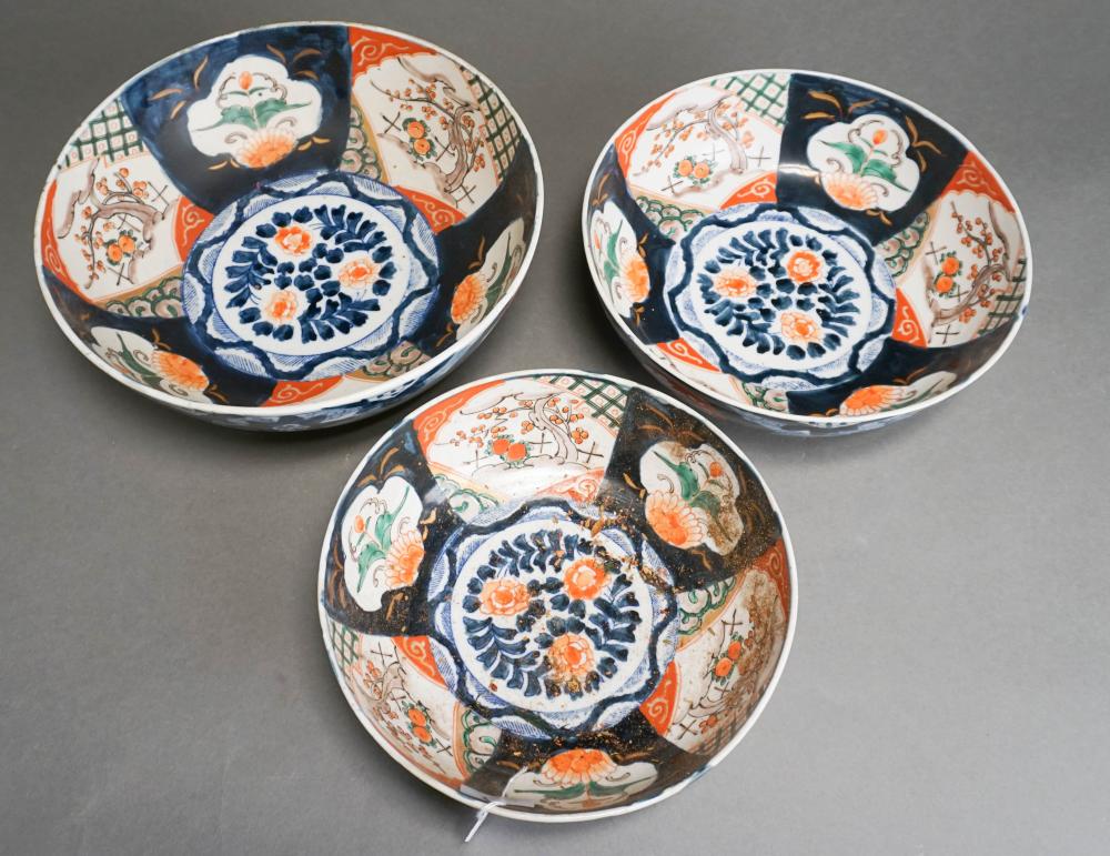 NEST OF THREE IMARI BOWLS D OF 32b455