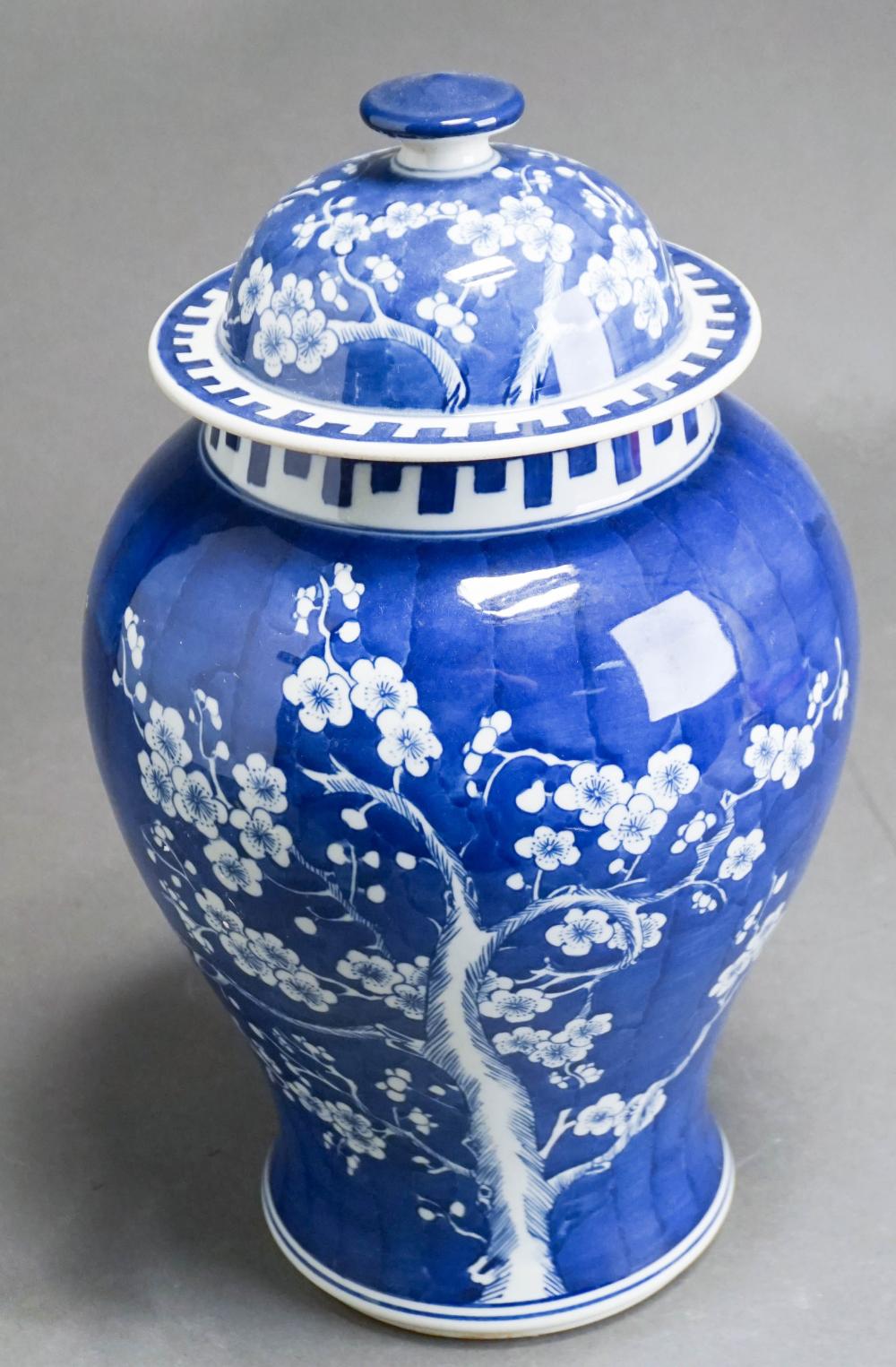 CHINESE BLUE AND WHITE 'FLOWERING