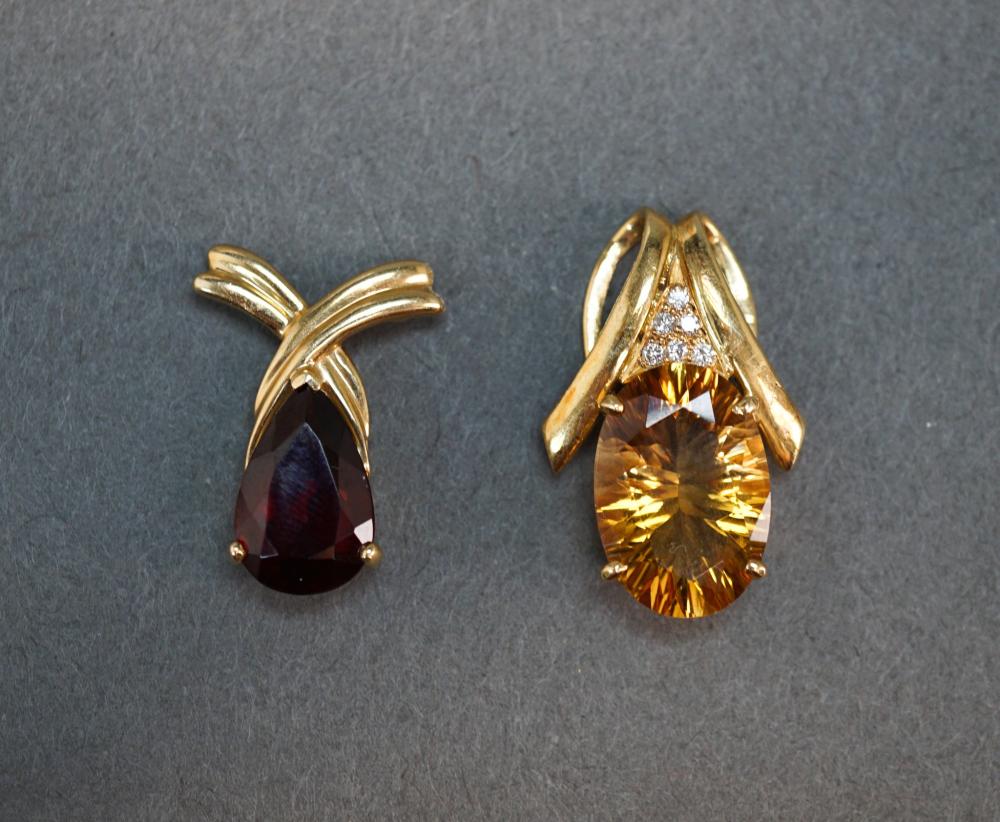 14 KARAT YELLOW GOLD AND GARNET 32b497