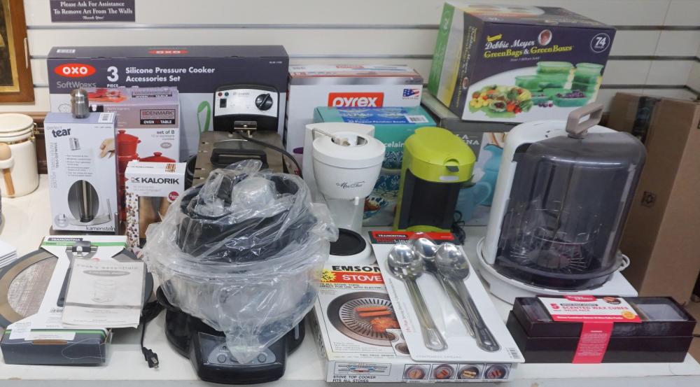 GROUP OF ASSORTED KITCHEN APPLIANCES 32b4f8