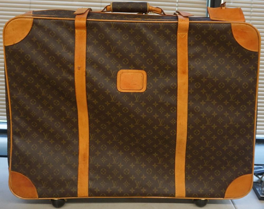 LOUIS VUITTON STYLE ROLLING SUITCASE  32b6da