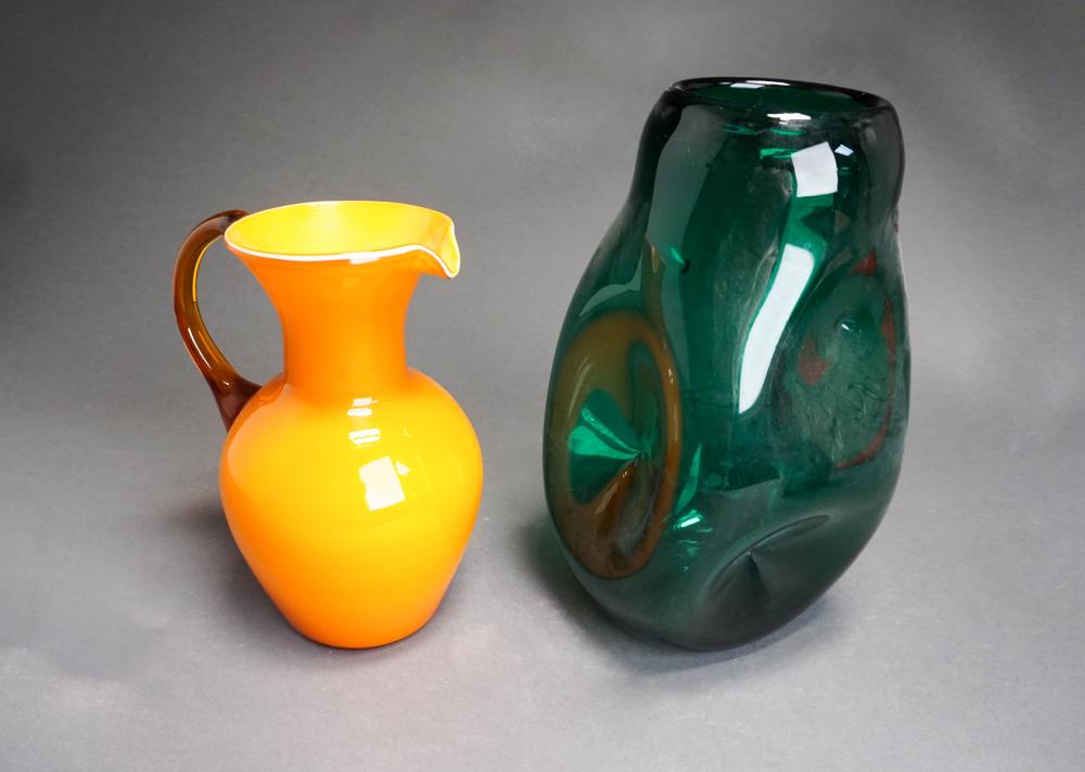 GREEN GLASS VASE AND ORANGE GLASS 32b71f