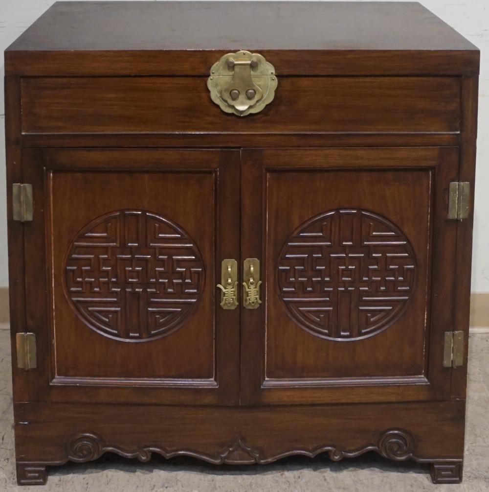 CHINESE STYLE WOOD SIDE CABINET  32b7aa