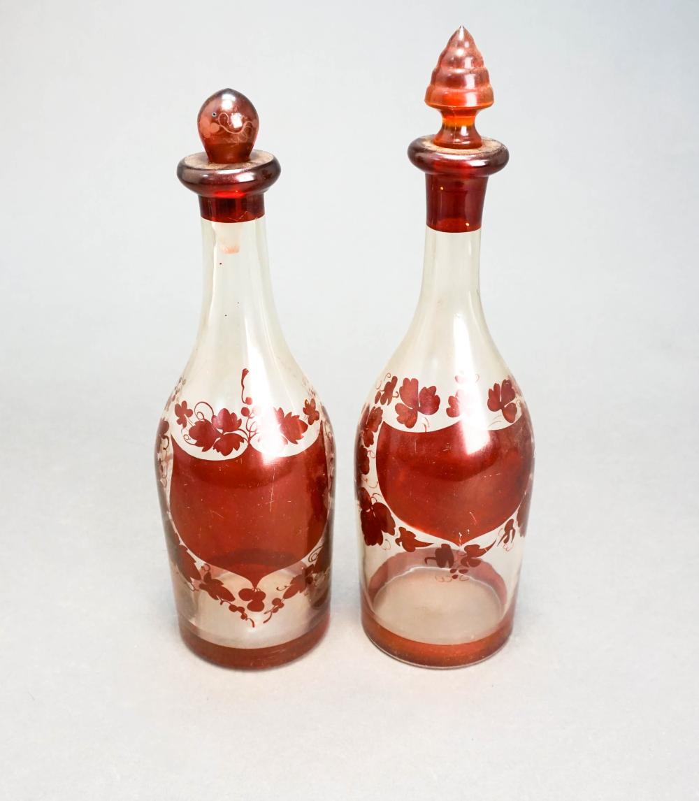 PAIR CRANBERRY DECORATED GLASS 32b7c8