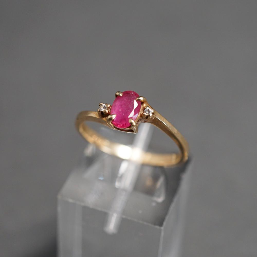 10 KARAT YELLOW GOLD RUBY AND 32b806