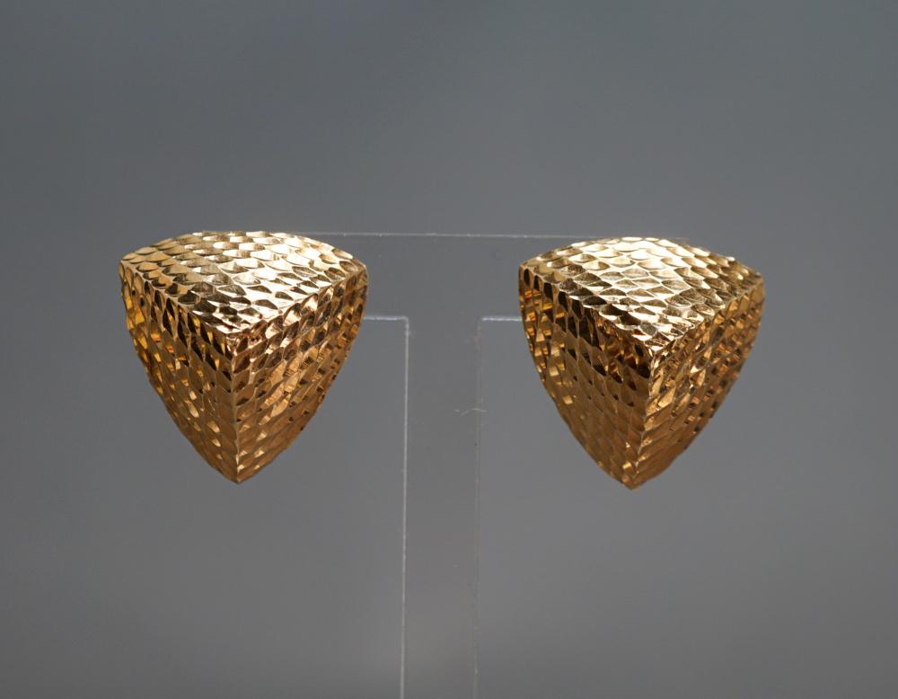 PAIR OF 14 KARAT YELLOW GOLD HOLLOW 32b82d