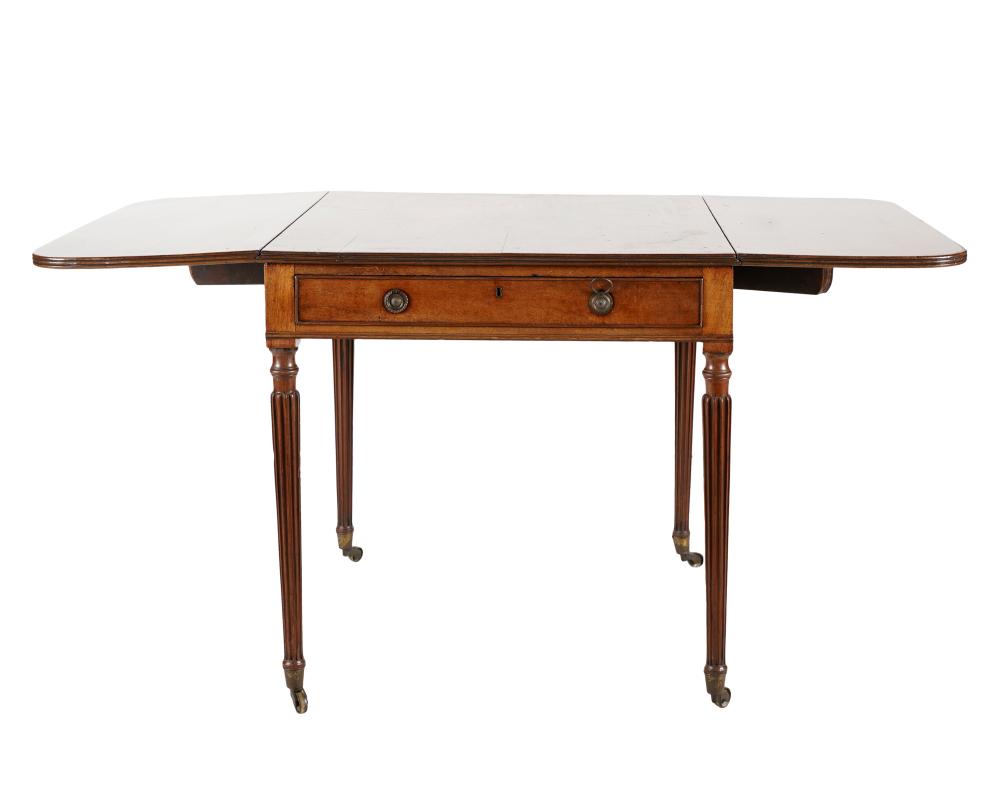 AMERICAN PEMBROKE TABLE19th century;