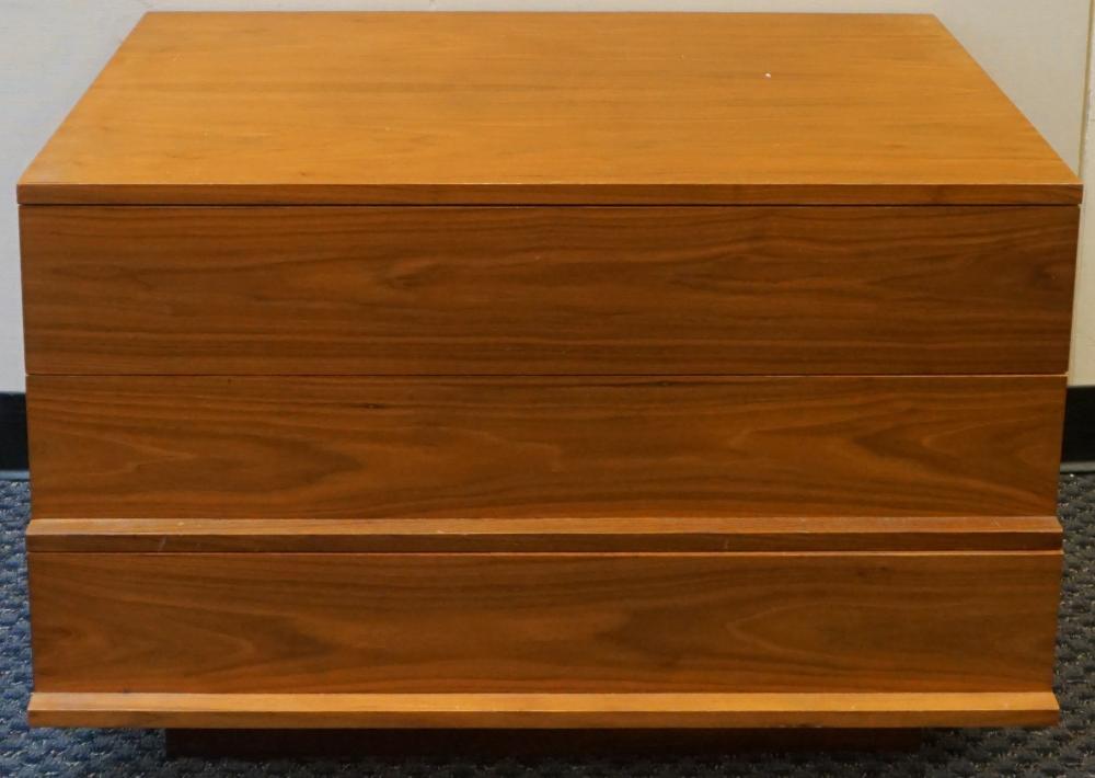 MID CENTURY MODERN THREE DRAWER 32e1da