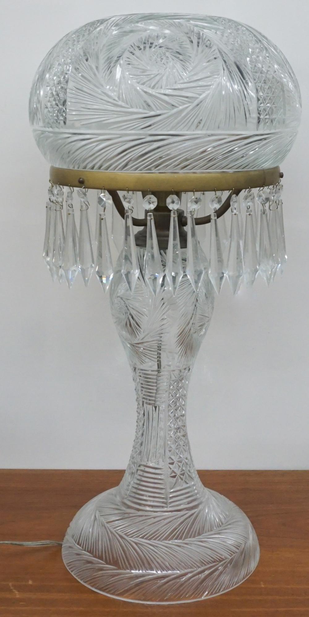 CUT CRYSTAL LUSTRE DOME TOP TABLE