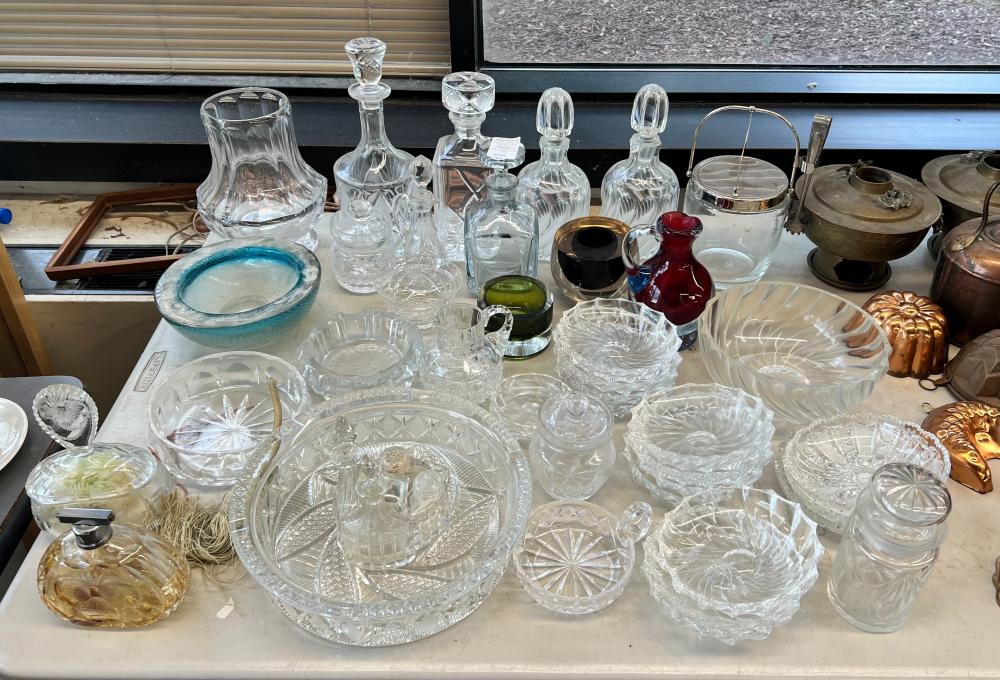 COLLECTION OF MOSTLY EUROPEAN CRYSTAL  32e20f