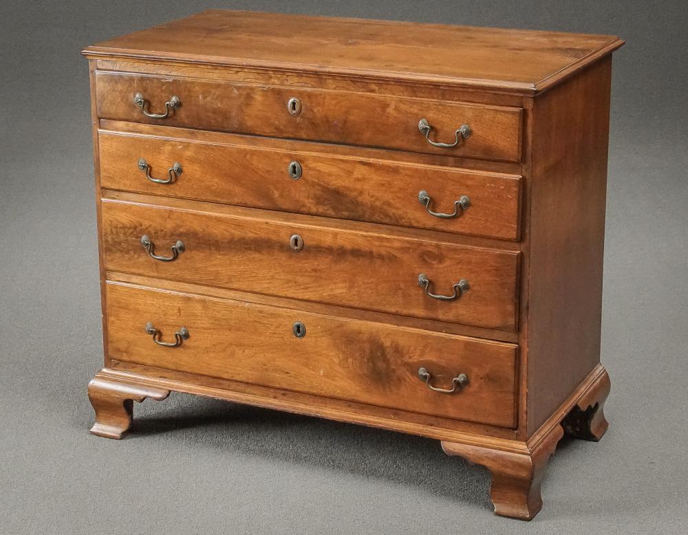 CHIPPENDALE WALNUT CHEST OF DRAWERS  32e319