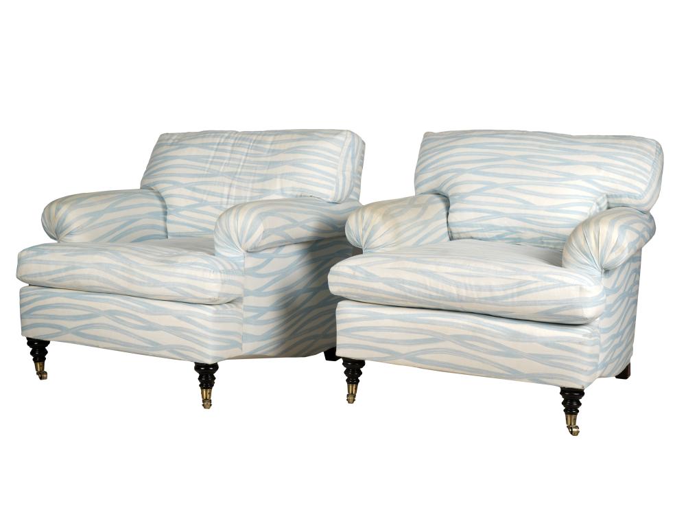 PAIR OF UPHOLSTERED CLUB CHAIRSin 32e4ba