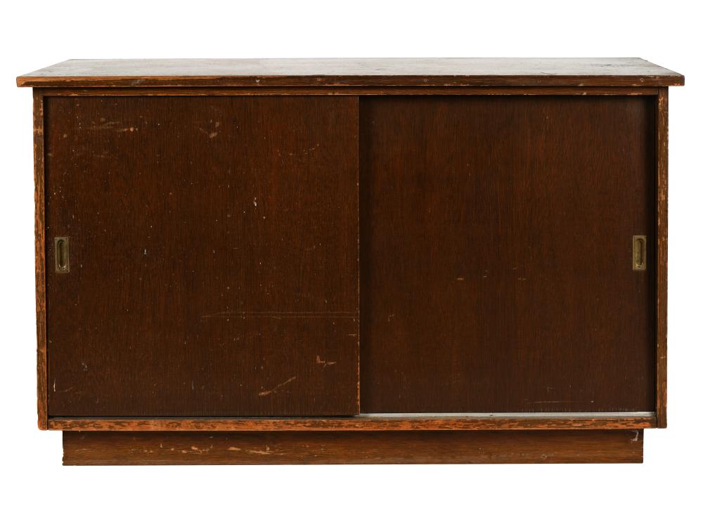 MID CENTURY MODERN CABINETunsigned  32e5c2