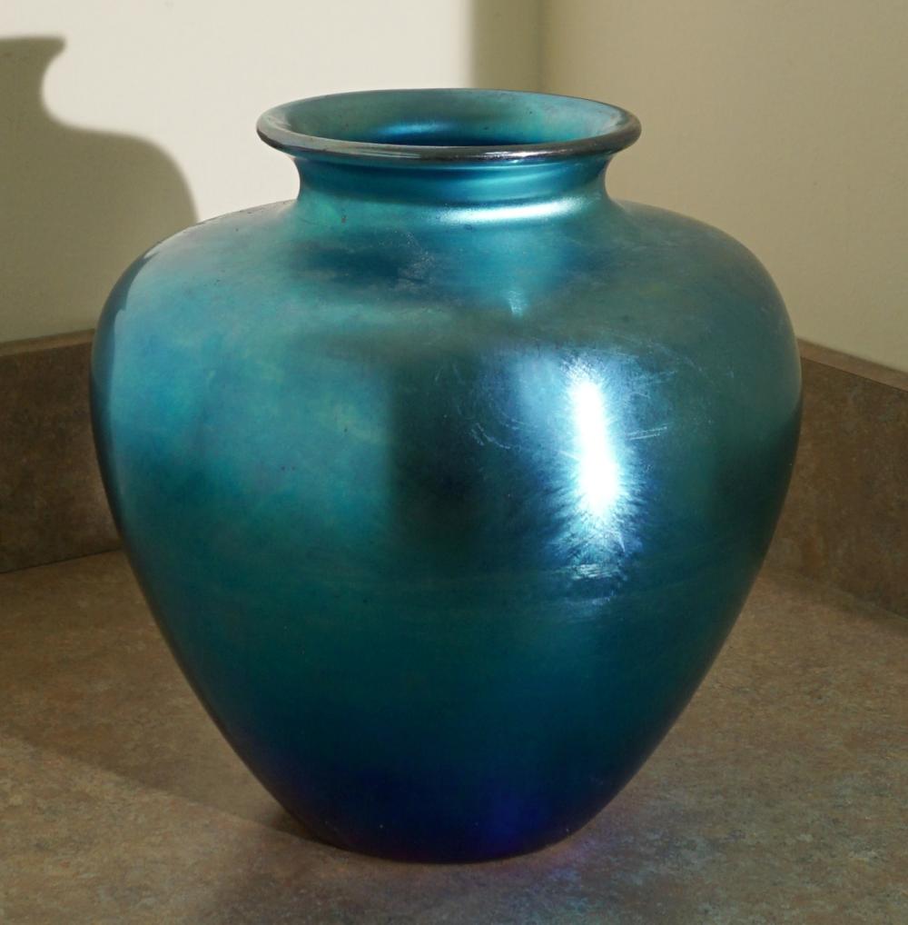 STEUBEN BLUE AURENE GLASS VASE  32e6e2