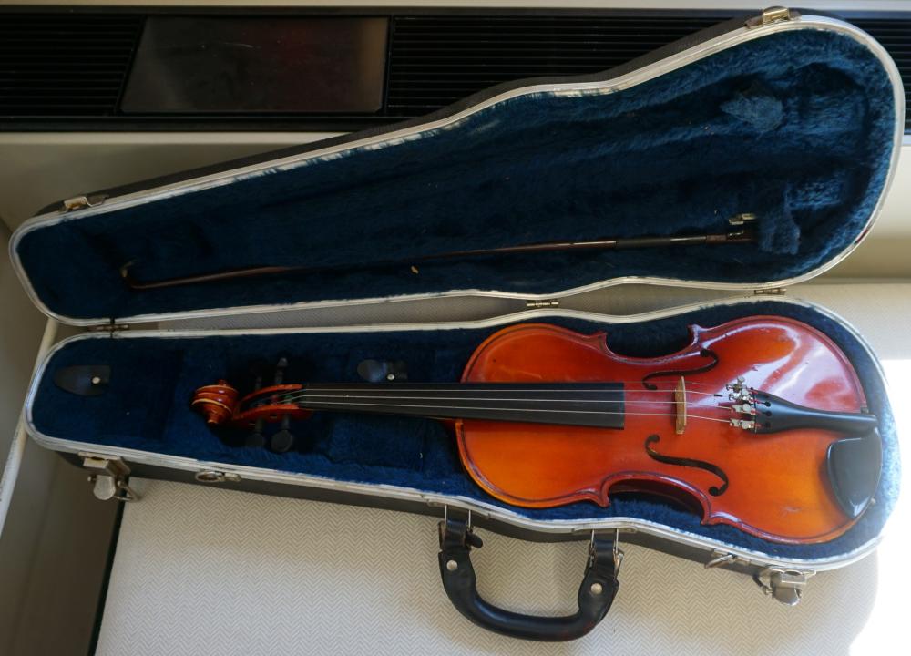 GLAESEL VIOLIN WITH CASEGlaesel Violin