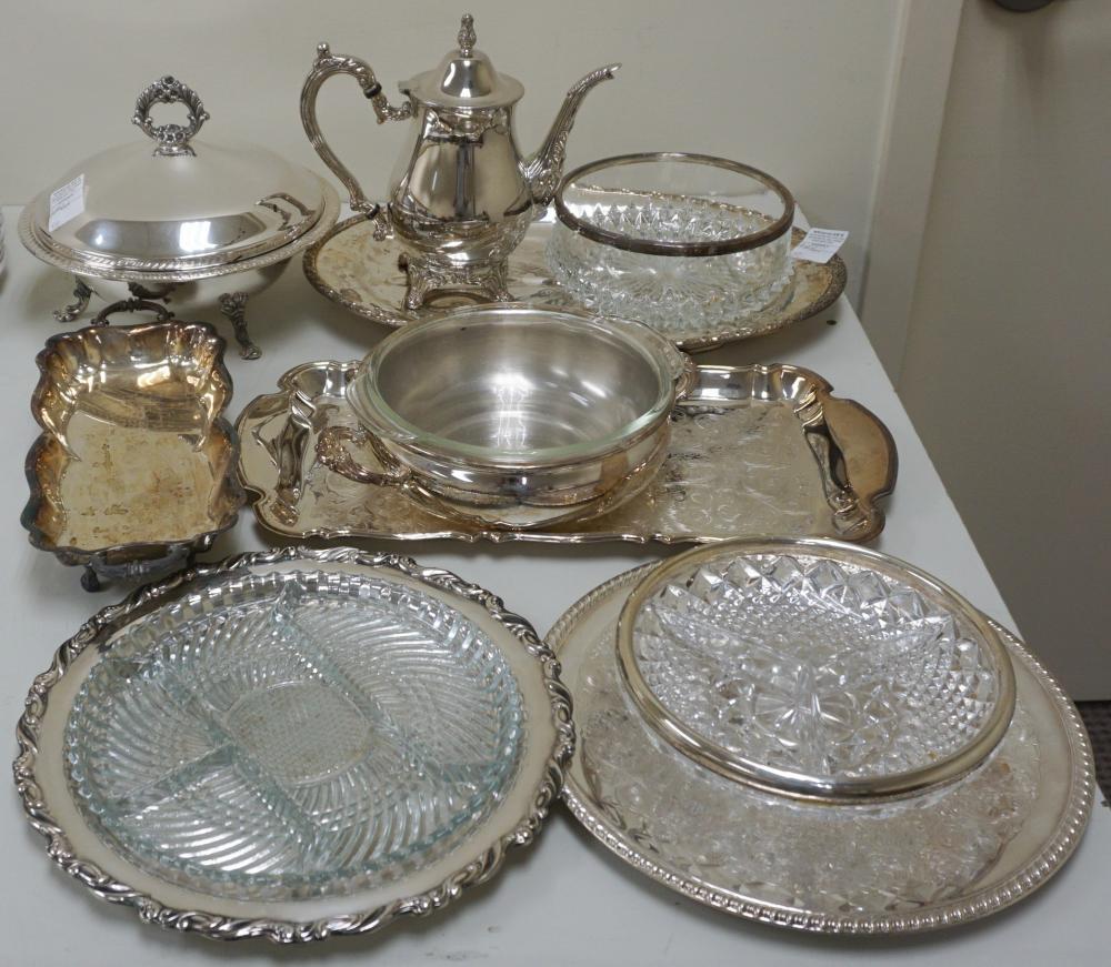 GROUP OF ASSORTED SILVERPLATE AND 32e893