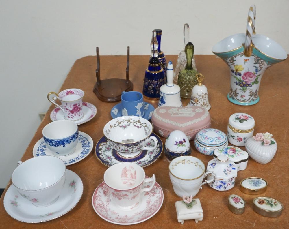 COLLECTION OF PORCELAIN TEA CUPS,