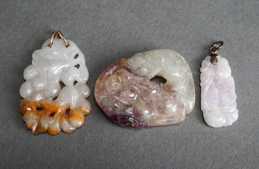 THREE CARVED JADE AMULETS L OF 32e8dc