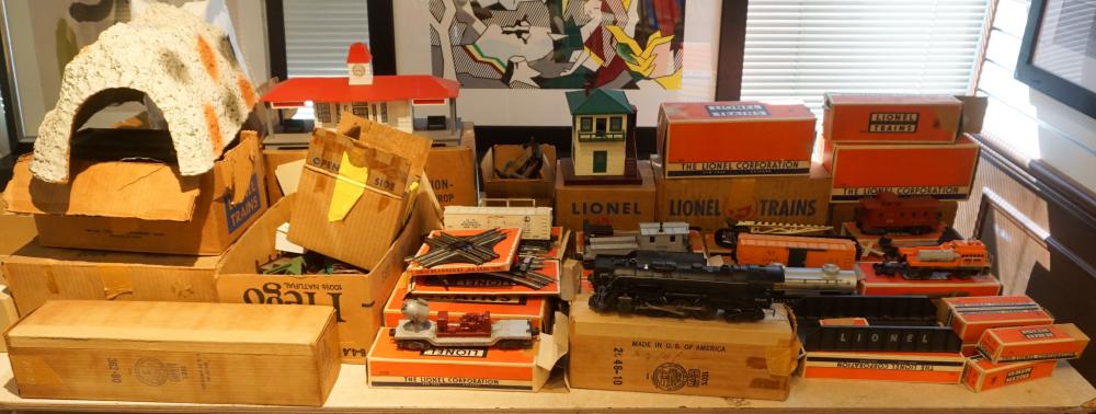 COLLECTION OF LIONEL MODEL RAILROAD