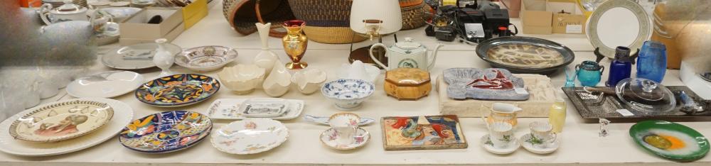 COLLECTION OF ASSORTED TABLE ARTICLES,