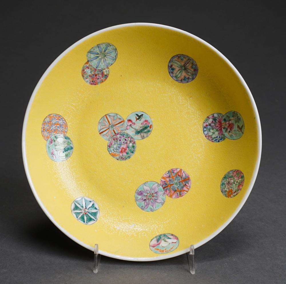 CHINESE FAMILLE JAUNE PORCELAIN