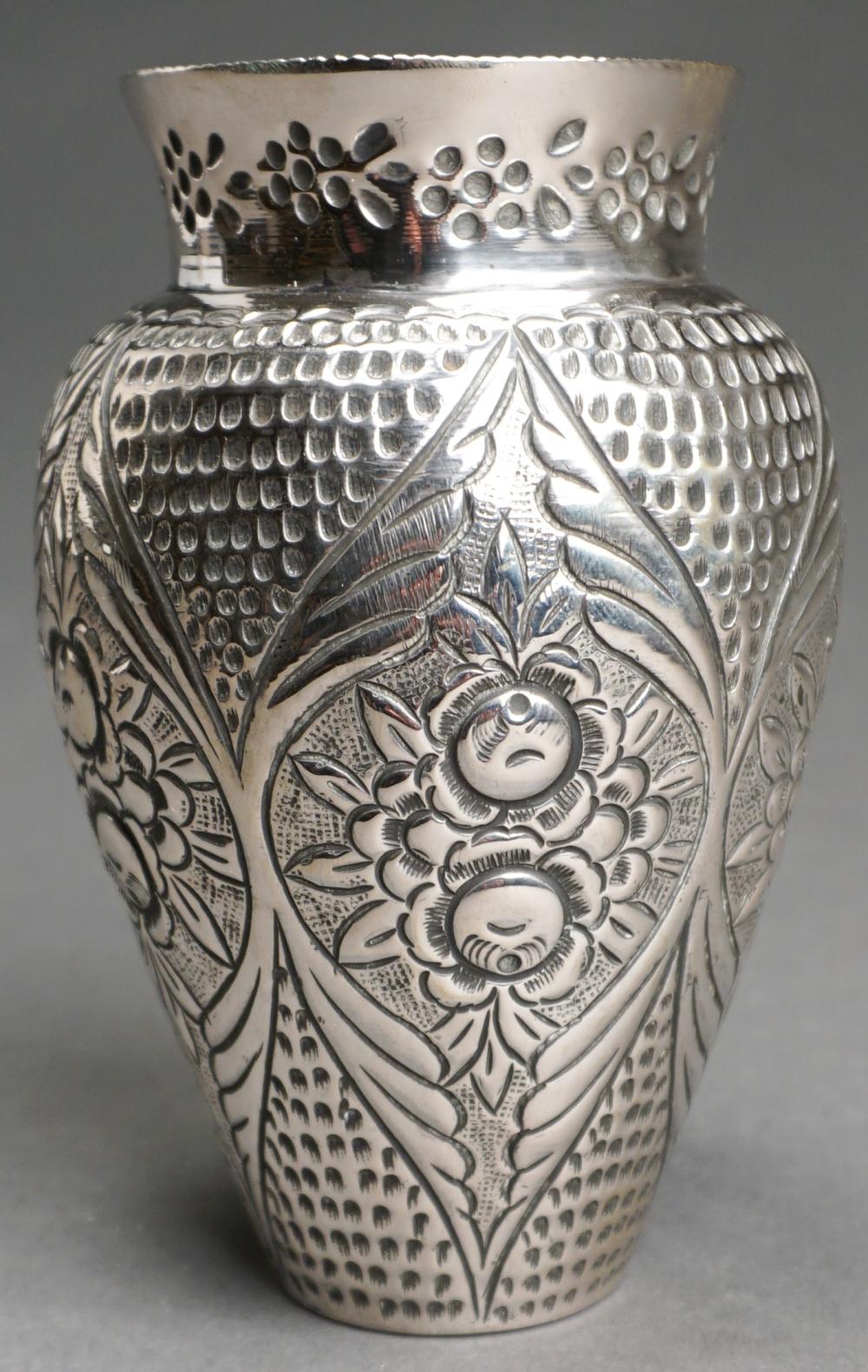  800 SILVER REPOUSSE VASE 5 2 32eb58