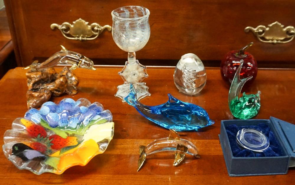 COLLECTION OF GLASS PAPERWEIGHTS 32ebf6