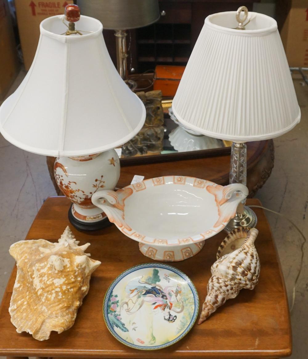 TWO ASSORTED TABLE LAMPS TWO SEASHELLS  32ec00