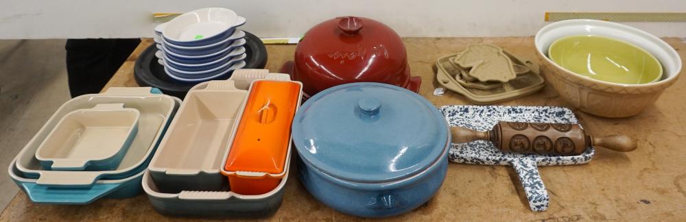 COLLECTION OF ASSORTED KITCHENWARE,