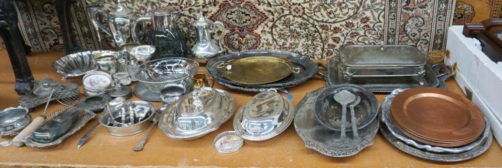 COLLECTION OF SILVERPLATE TABLE 32ec41