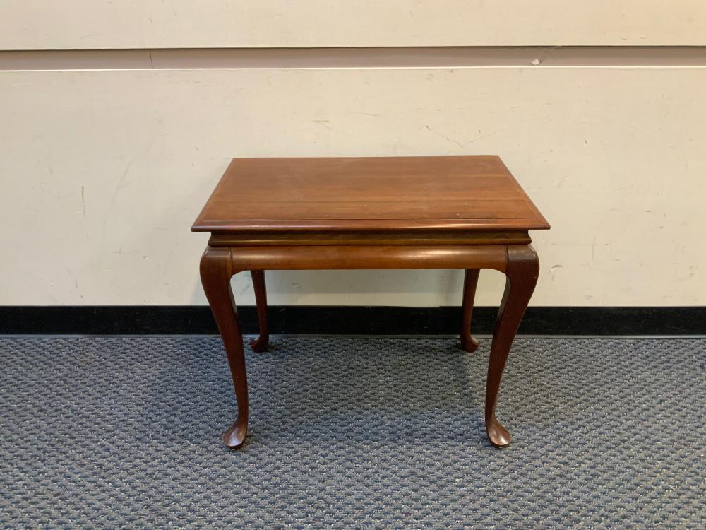 QUEEN ANNE STYLE CHERRY SIDE TABLE  32ec55