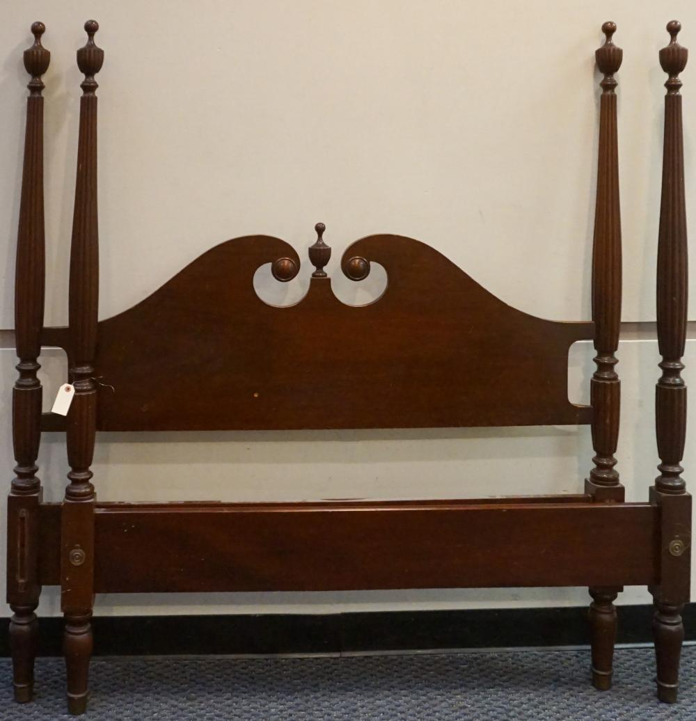 FEDERAL STYLE MAHOGANY DOUBLE BEDSTEADFederal 32ee1e