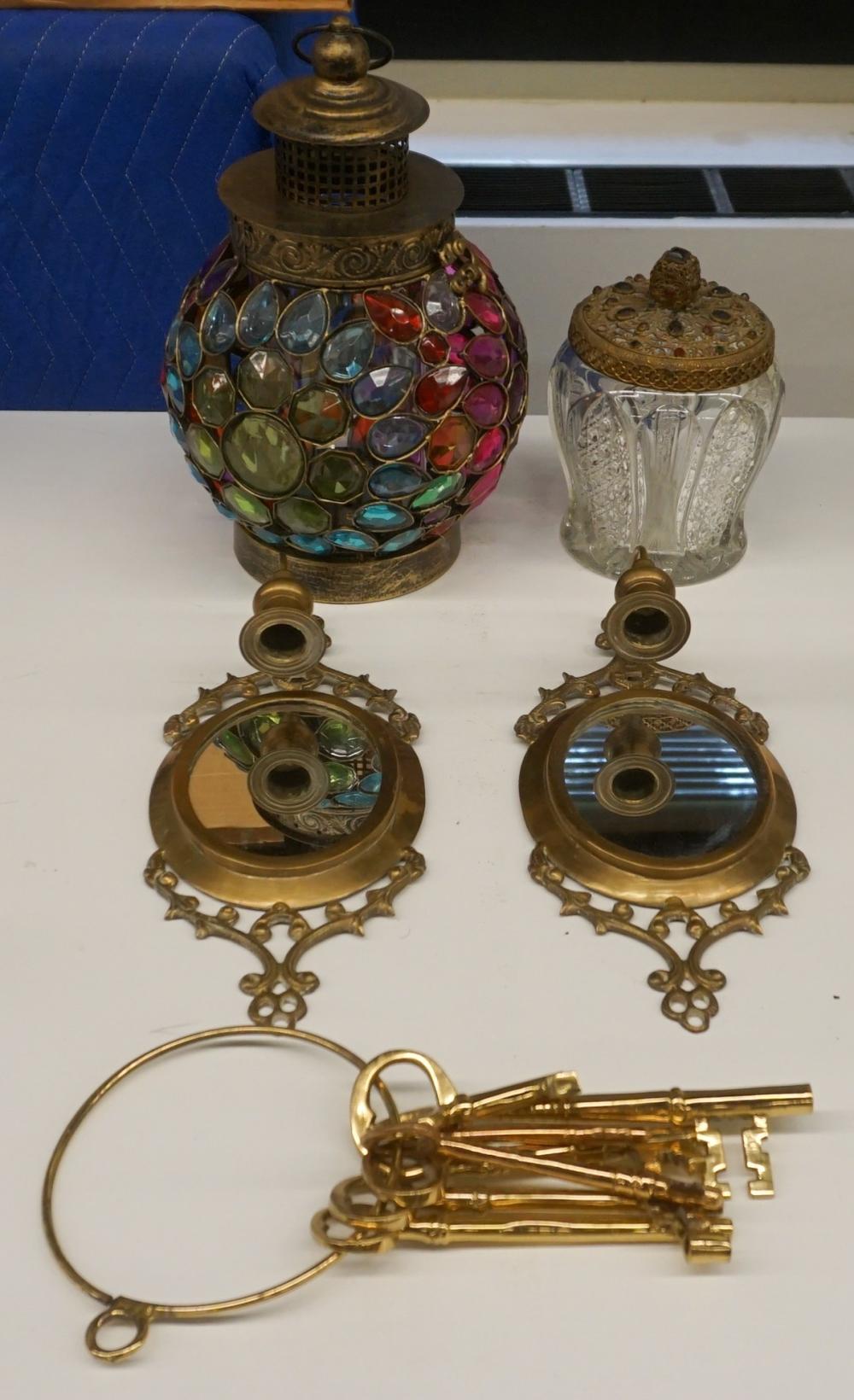 COLLECTION OF BRASS AND GLASS TABLE 32ee33