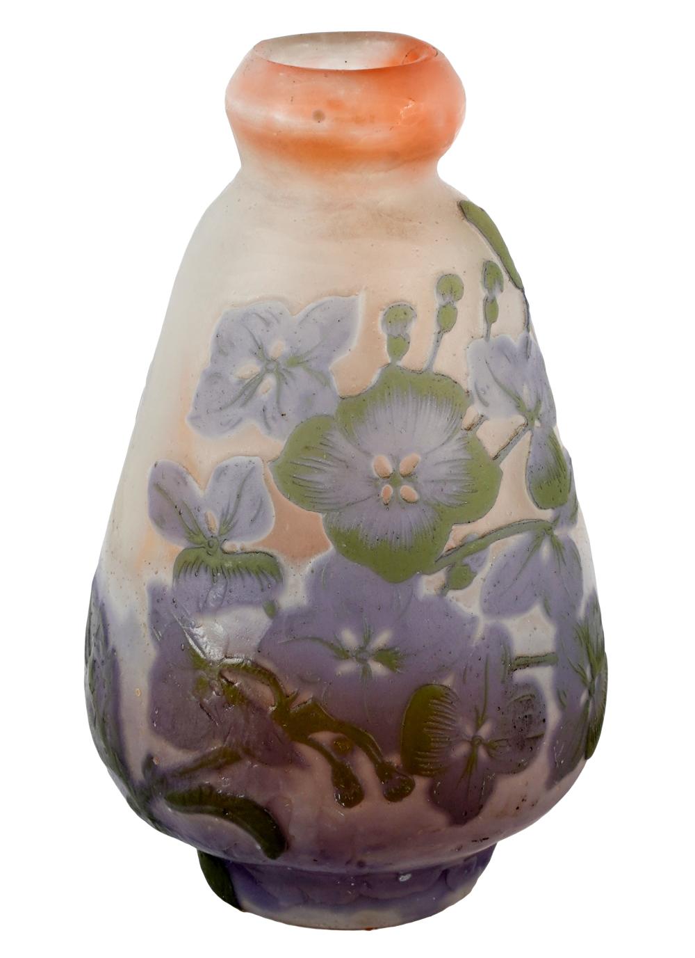 CAMEO GLASS VASEsigned in cameo 32f040