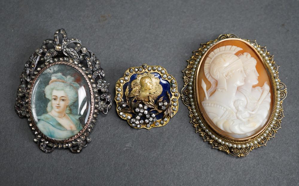 TWO VINTAGE PASTE MINIATURE BROOCHES