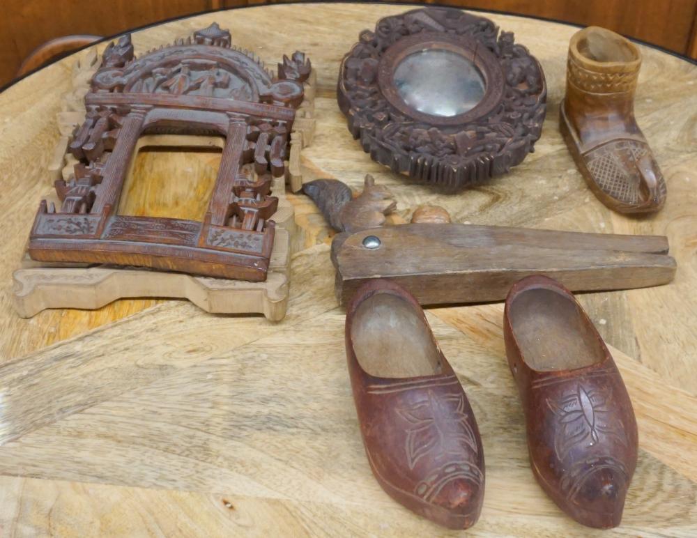 COLLECTION OF MINIATURE WOOD CLOGS 32f20d