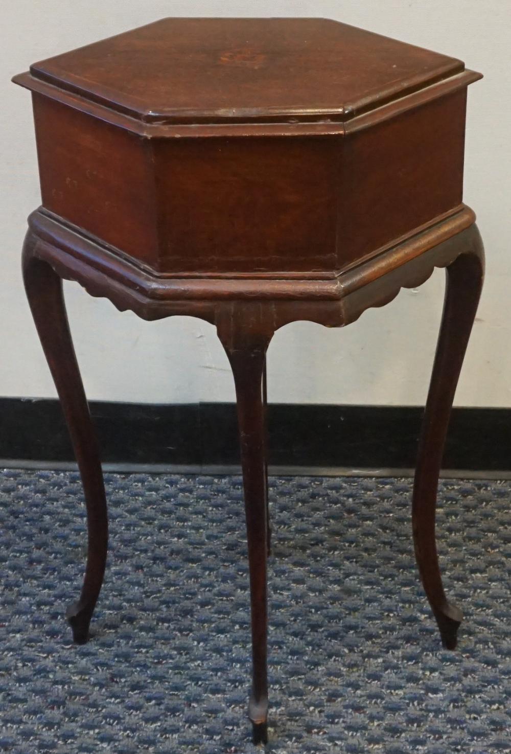 PROVINCIAL STYLE DECORATED MAHOGANY 32f267