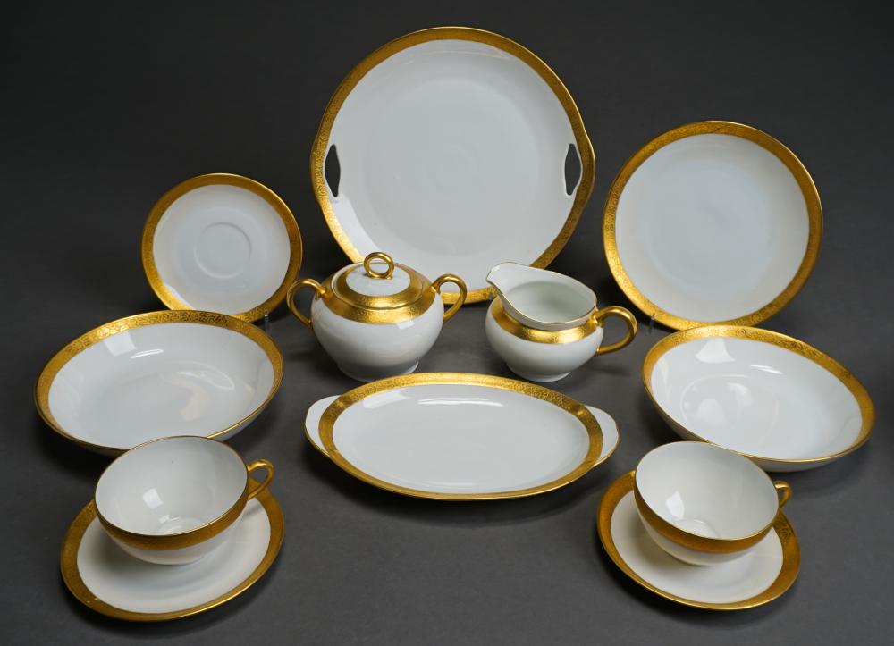 BAVARIAN PORCELAIN 36-PIECE DESSERT