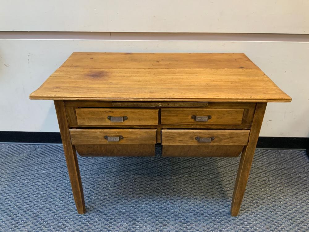 EARLY AMERICAN STYLE PINE TABLE 32f331