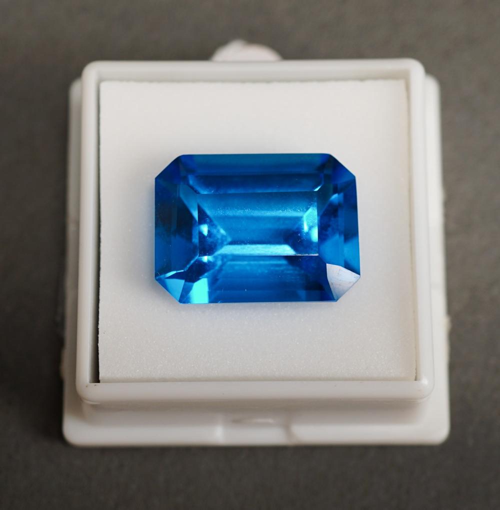 UNMOUNTED 27.07-CARAT EMERALD-CUT