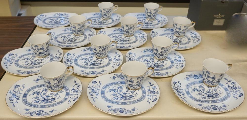 BLUE AND WHITE PORCELAIN TEACUPS AND