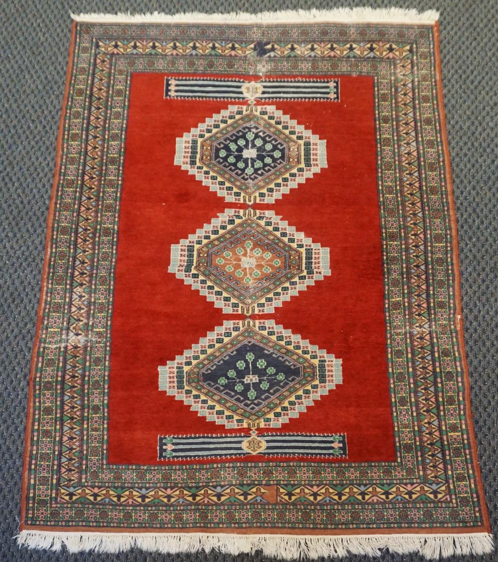 PAKISTAN RUG, 6 FT 1 IN X 4 FT