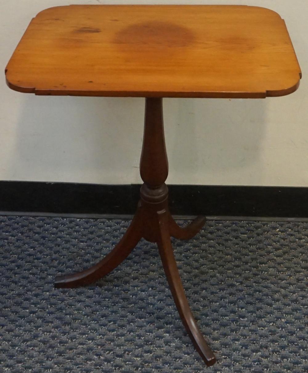 FEDERAL MAHOGANY TILT-TOP TEA TABLE,