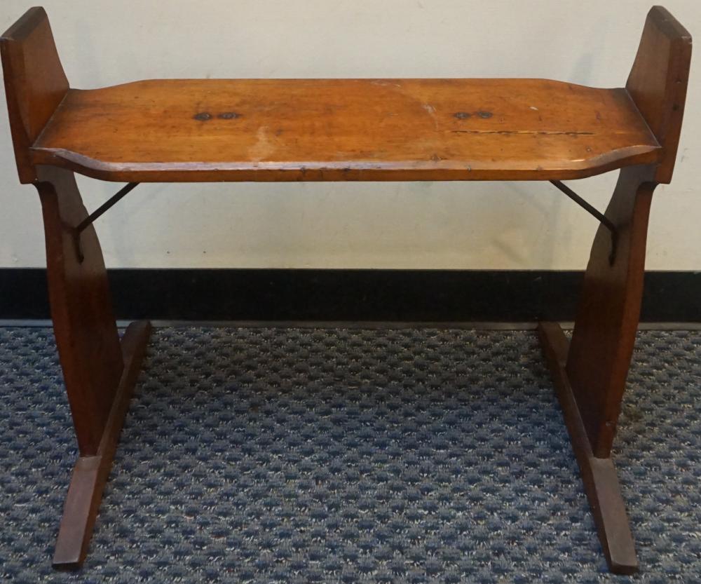 EARLY AMERICAN STYLE PINE BENCH 32f47b