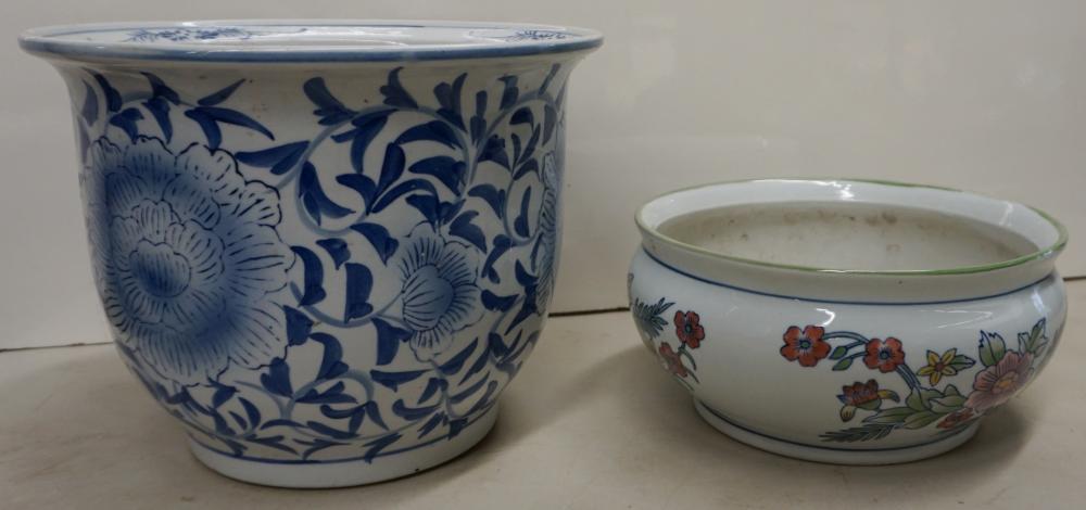 TWO CHINESE PORCELAIN JARDINIERESTwo 32f6a5